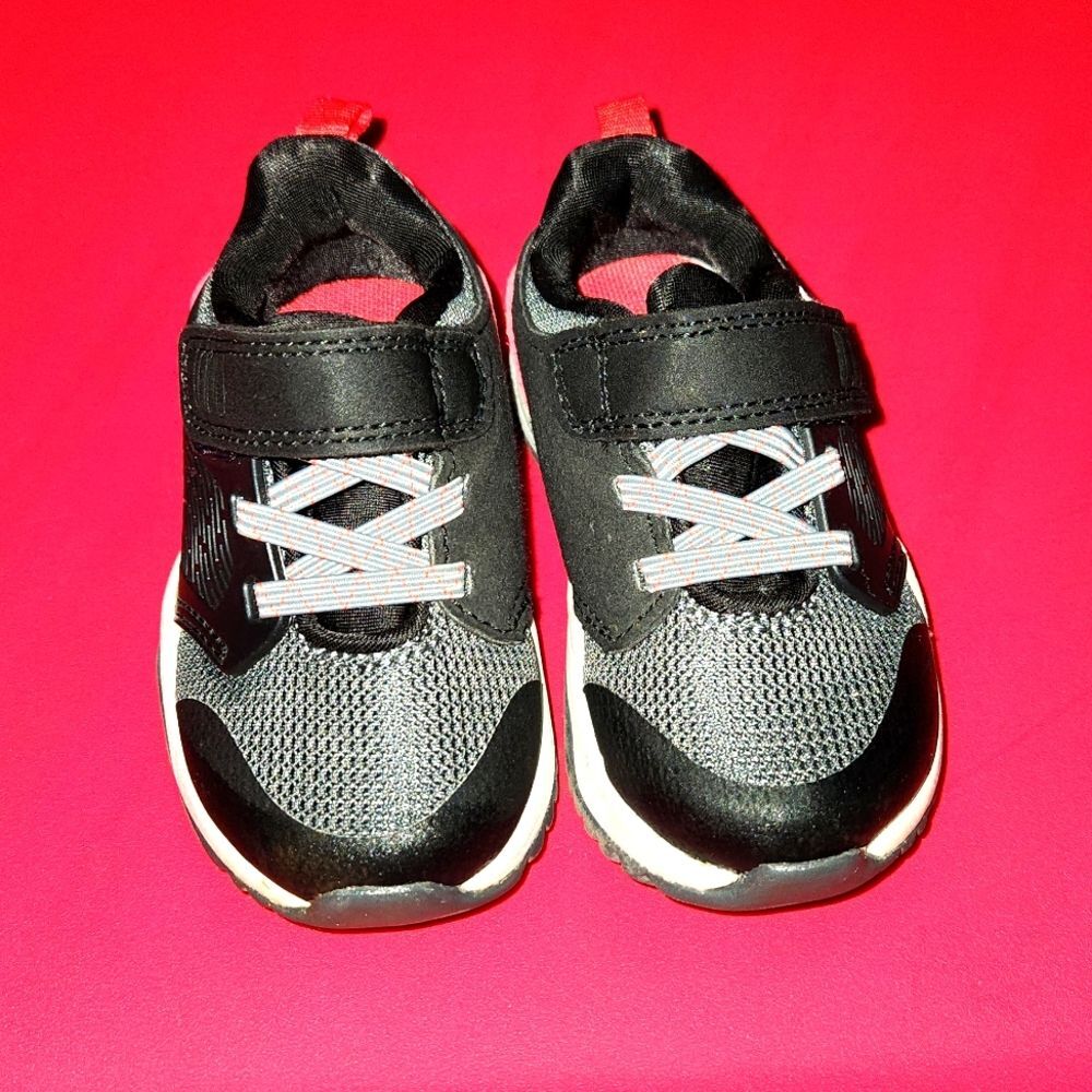 Cat and Jack Size 6 Kids Sneakers